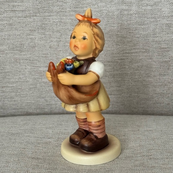 Valentine Loving Wishes - Goebel M. I. Hummel Special Edition Figurine TMK8 - Picture 4 of 9